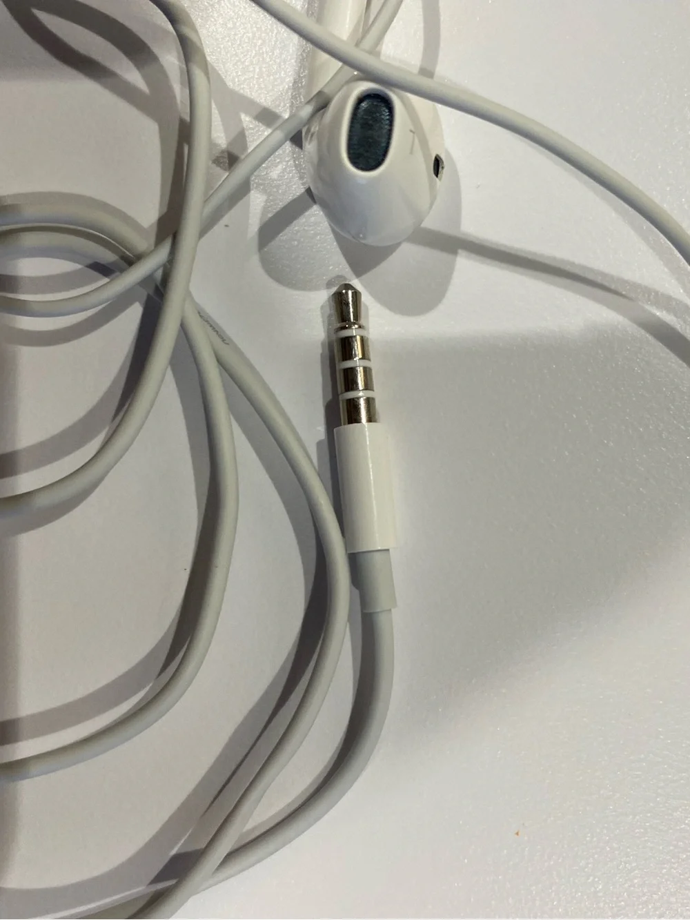 Apple EarPods 3.5mm Jack - NEW Never Worn - Genuine Apple Wired Earbuds